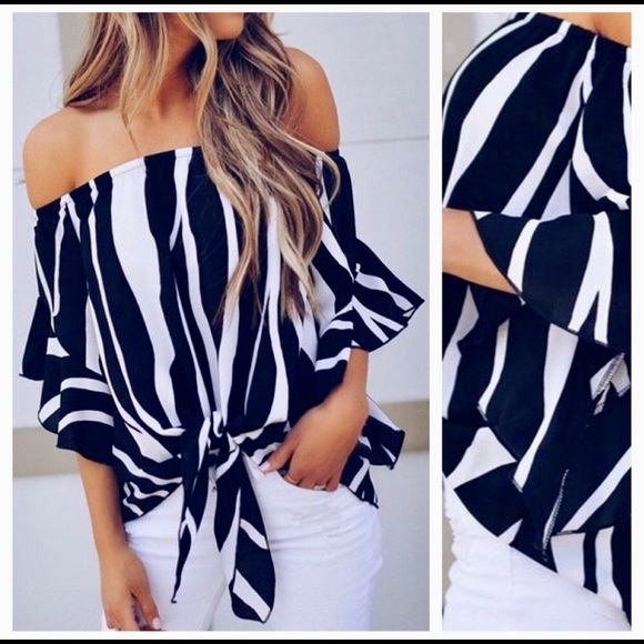 Veveret Tops - NWT Veveret Black/White Zebra Striped Top
